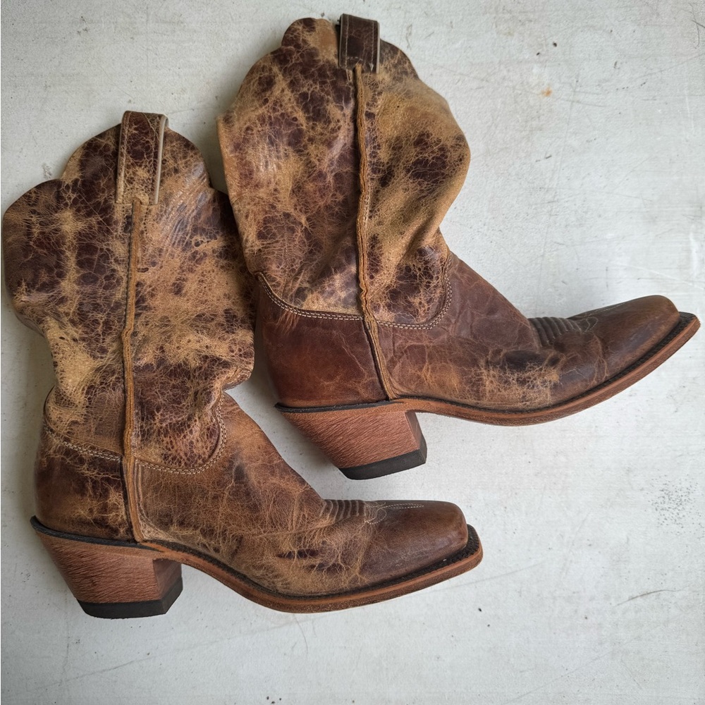 Justin Boots Wildwood Distressed Heeled Boots